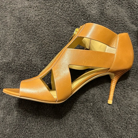 Michael Kors Tan Zip Up Buckle Open Toe Heels - Picture 3 of 8